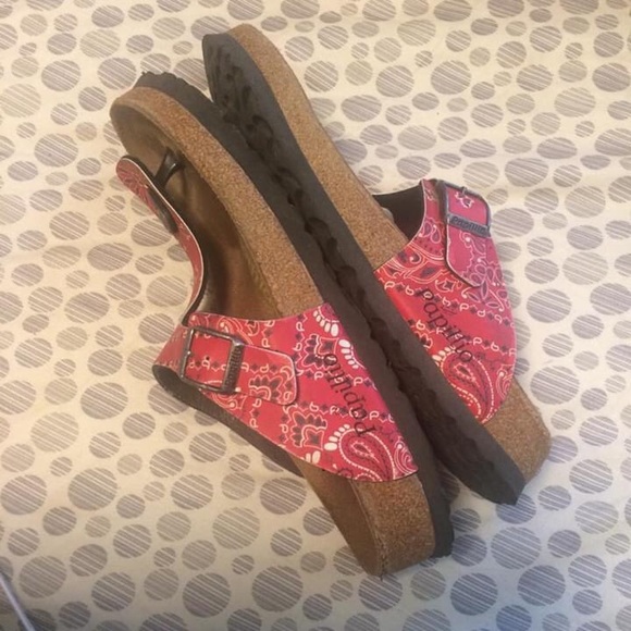 SOLD‼️ PAPILLIO By Birkenstock Gizeh Bandana Print Sandal - Picture 4 of 10